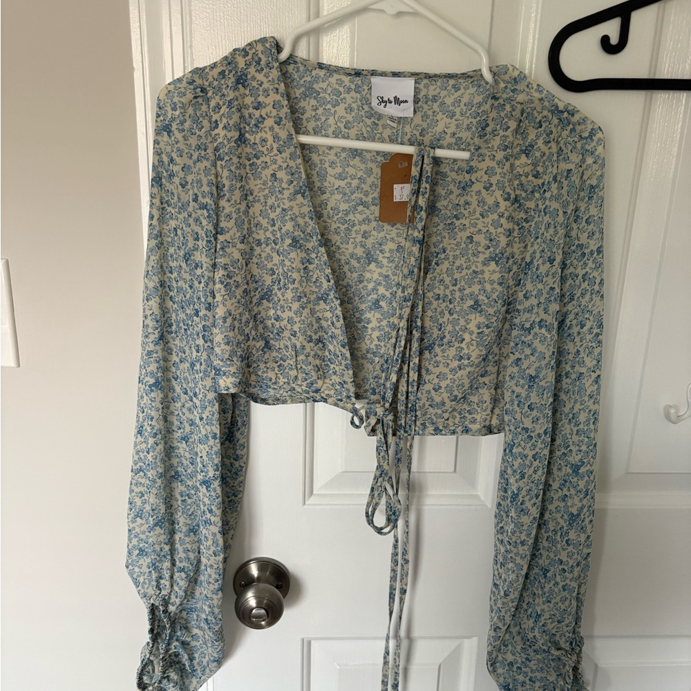 NWT Tie-Front Crop Blouse